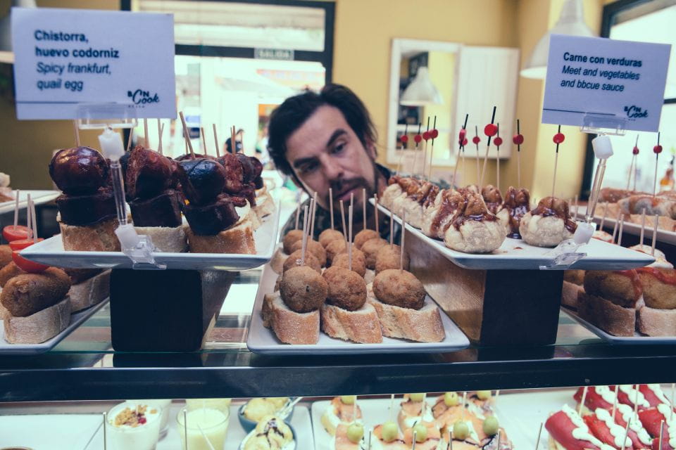 Barcelona: Foodie Walking Tour With Sagrada Familia Tickets - Things To Know