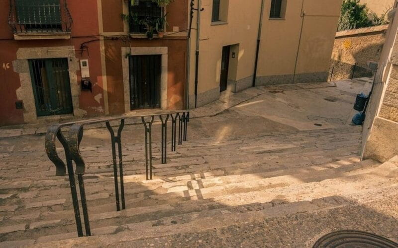 Barcelona: Girona Private Day Trip with Local Guide - Exploring Girona: A Step Back into Medieval Spain