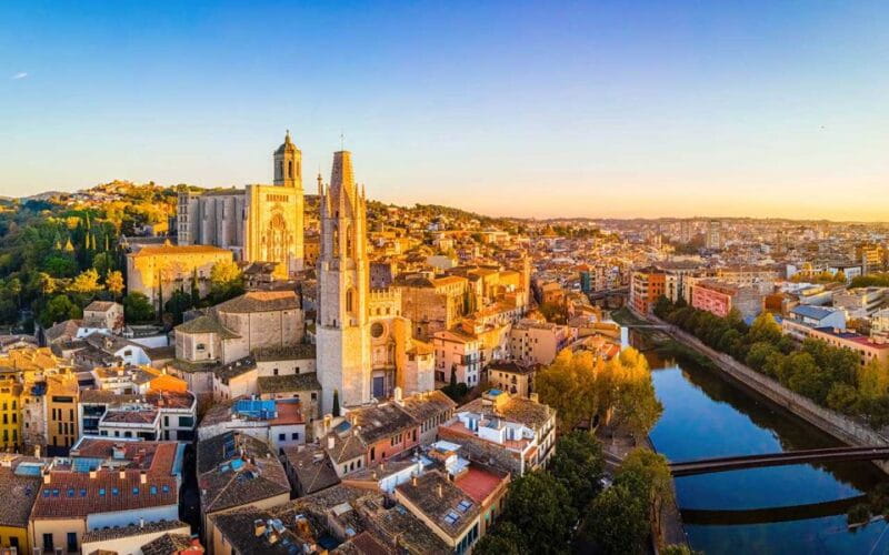 Barcelona: Girona Private Guided Tour by High-Speed Train - The High-Speed Journey from Barcelona to Girona
