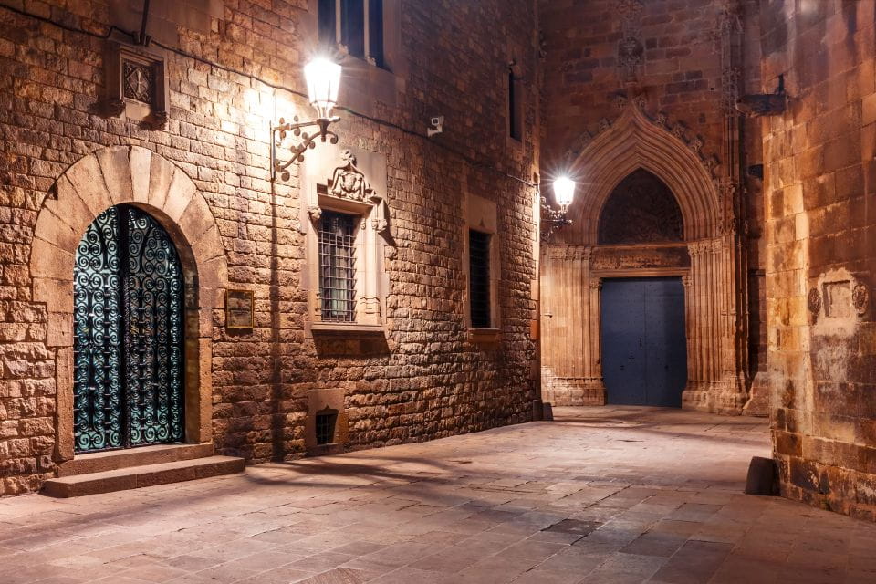 Barcelona: Gothic Quarter and Flamenco Show (Small Group) - Things To Know