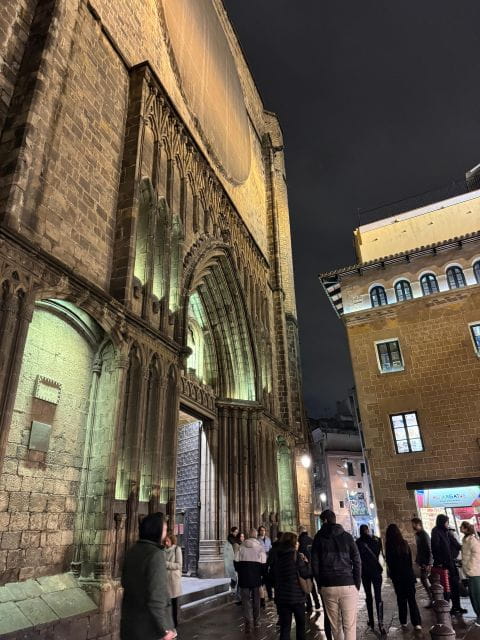 Barcelona: Gothic Quarter By Night Guided Walking Tour - Accessibility Features