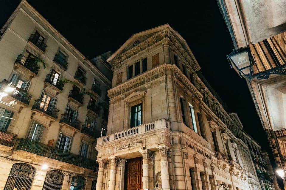 Barcelona: Gothic Quarter Ghosts and Legends Walking Tour - Experience the Gothic Quarter