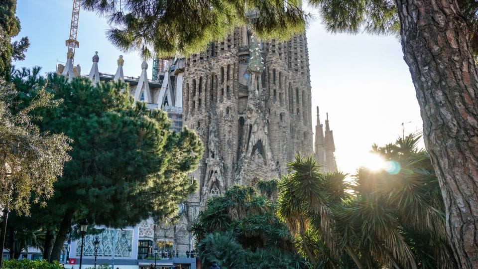 Barcelona: Gothic Quarter & La Sagrada Familia Private Tour - Exploring the Gothic Quarter