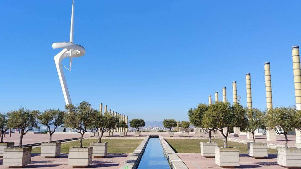 Barcelona: Gothic Quarter & La Sagrada Familia Private Tour - Entering La Sagrada Familia