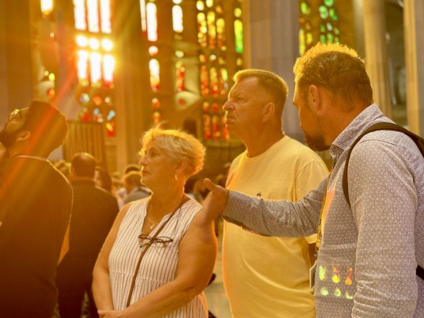 Barcelona: Gothic Quarter, Sagrada Familia & Park Güell Tour - Itinerary Highlights