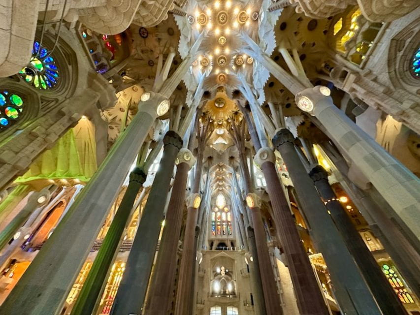 Barcelona: Gothic Quarter, Sagrada Familia & Park Güell Tour - Tour Features and Inclusions