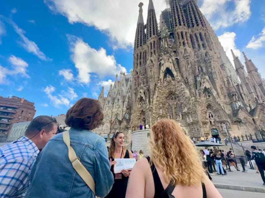 Barcelona: Gothic Quarter, Sagrada Familia & Park Güell Tour - Things To Know