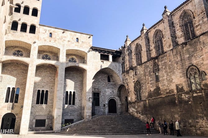 Barcelona Gothic Quarter Tour (Small Group) - Key Points