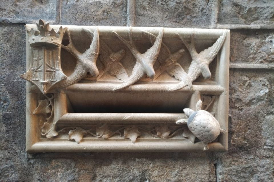 Barcelona: Gothic Quarter Walking Tour With Optional Pintxos - Meeting Point Information