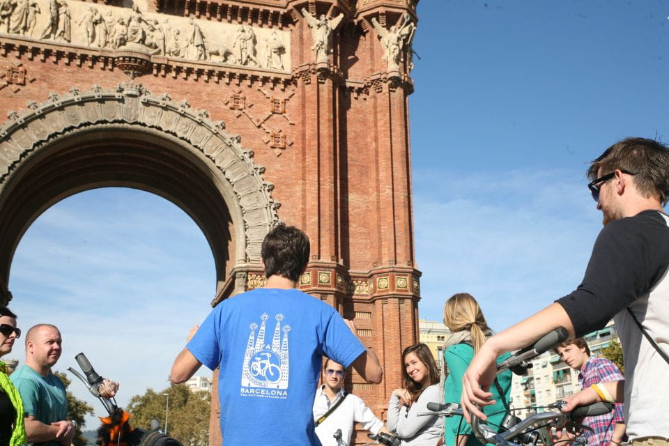 Barcelona: Half–Day Gaudi Bike Tour & Sagrada Familia Ticket - Dress Code