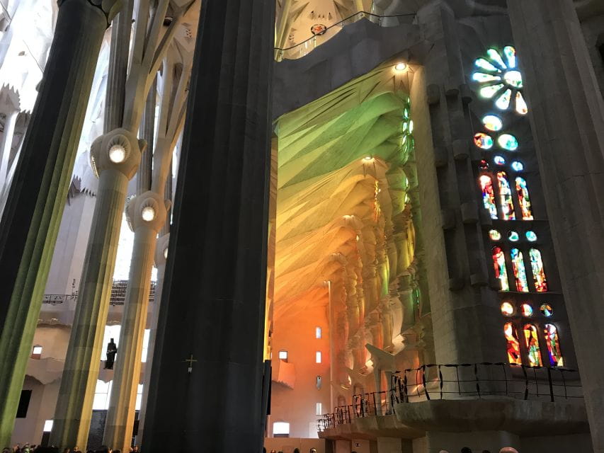 Barcelona: Half–Day Gaudi Bike Tour & Sagrada Familia Ticket - Tour Itinerary