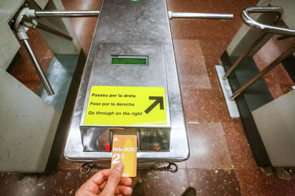 Barcelona: Hello Barcelona Public Transport Travel Card - Tips for Using Public Transport