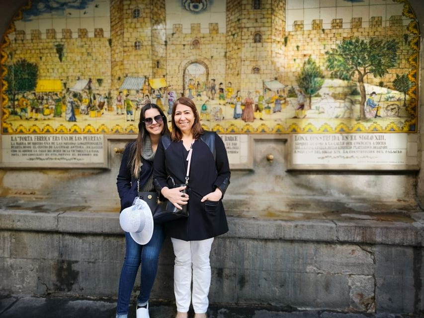 Barcelona: Highlights & Gems Private Tour With Tapa & Drink - Visiting Palau Guell
