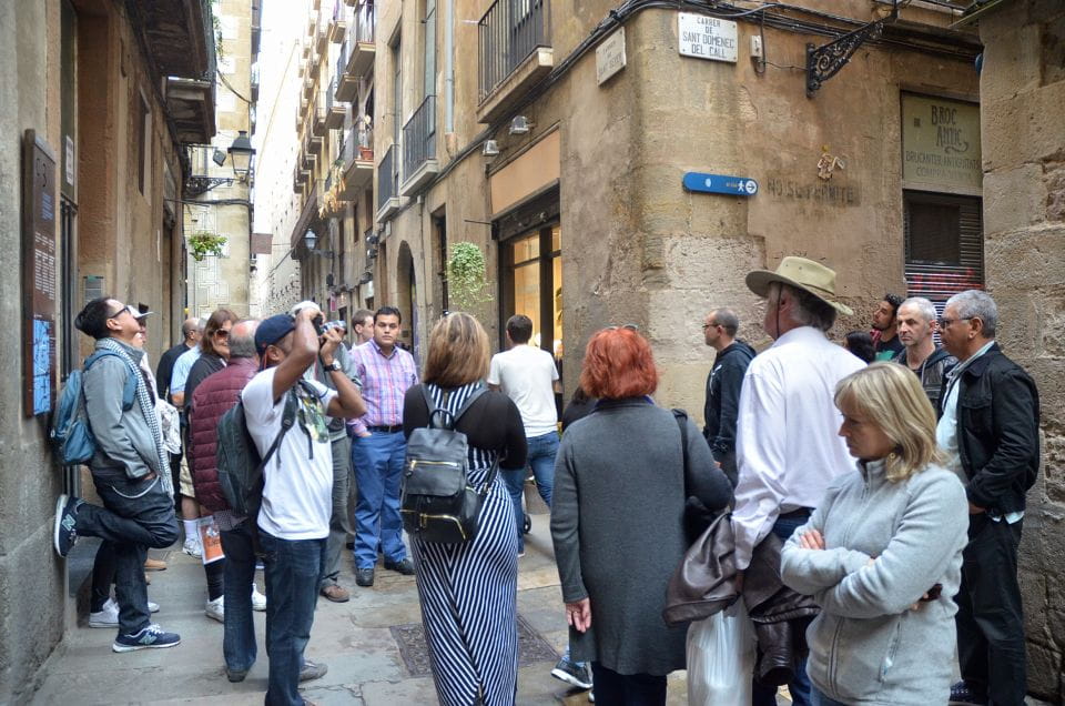 Barcelona: Highlights Guided Tour and Optional Paella Class - Things To Know