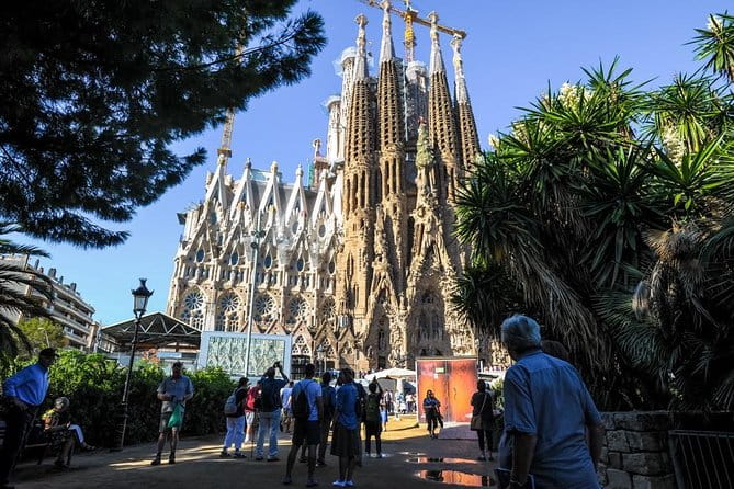 Barcelona Highlights & Sagrada Familia Skip-the-Line Private Tour - A Deep Dive into the Experience