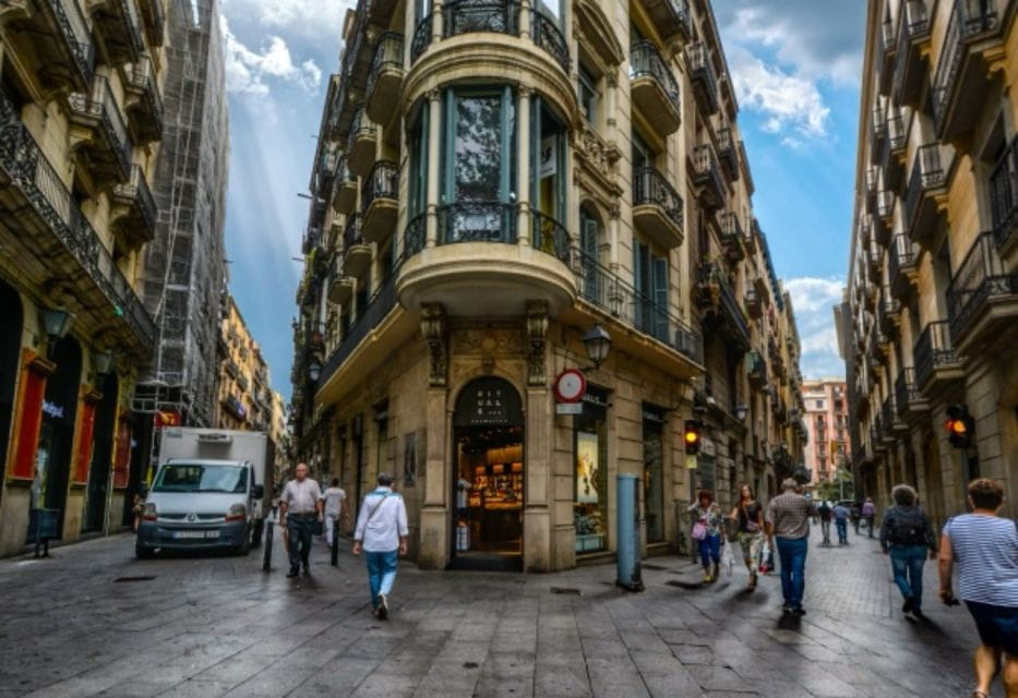 Barcelona: La Rambla and Gothic Quarter Tour With Audioguide - Essential Tips for a Seamless Tour