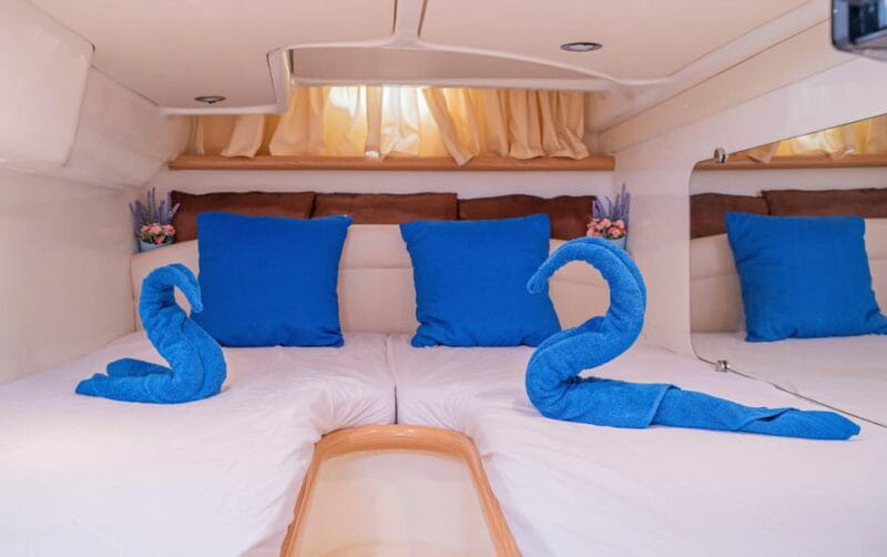 Barcelona: Night on a private Yatch with romantic dinner - Key Points / Takeaways