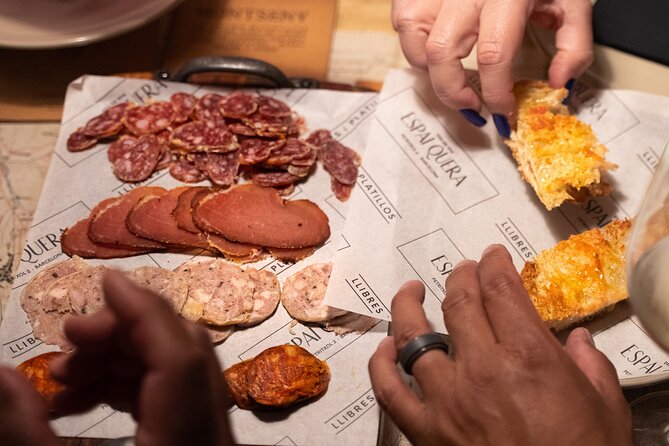 Barcelona: Old Town Evening Food Tour With 8 Tapas & 4 Drinks - Exploring Barcelonas Old Town