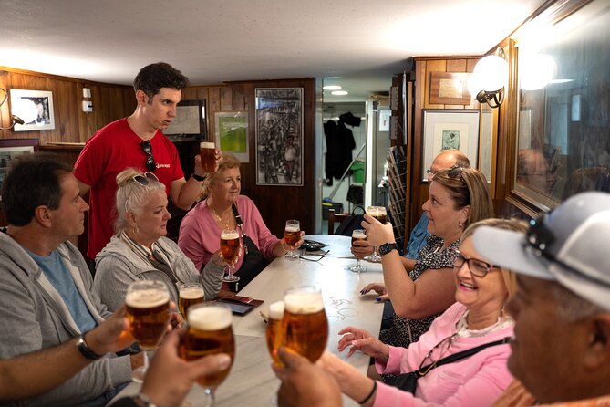 Barcelona: Old Town Evening Food Tour With 8 Tapas & 4 Drinks - Sampling Local Drinks