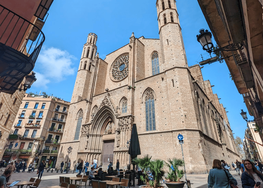 Barcelona: Old Town Private Walking Tour of Past and Present - Itinerary and Highlights