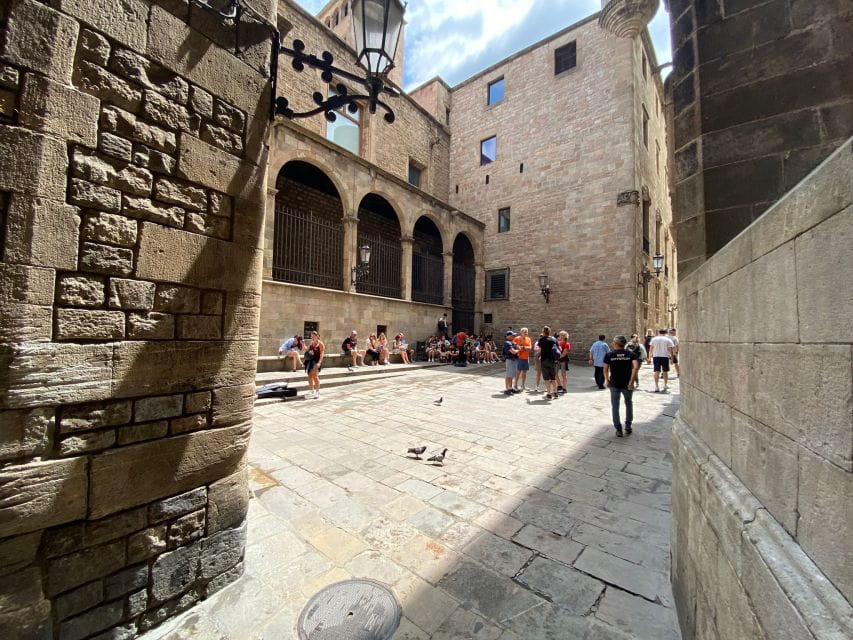 Barcelona Old Town Tour With Optional Flamenco Show - Meeting Point Information