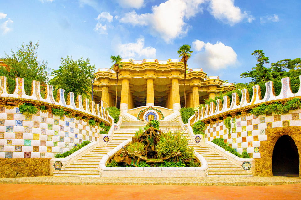 Barcelona: Park Güell Guided Tour With Fast-Track Ticket - Itinerary and Meeting Points