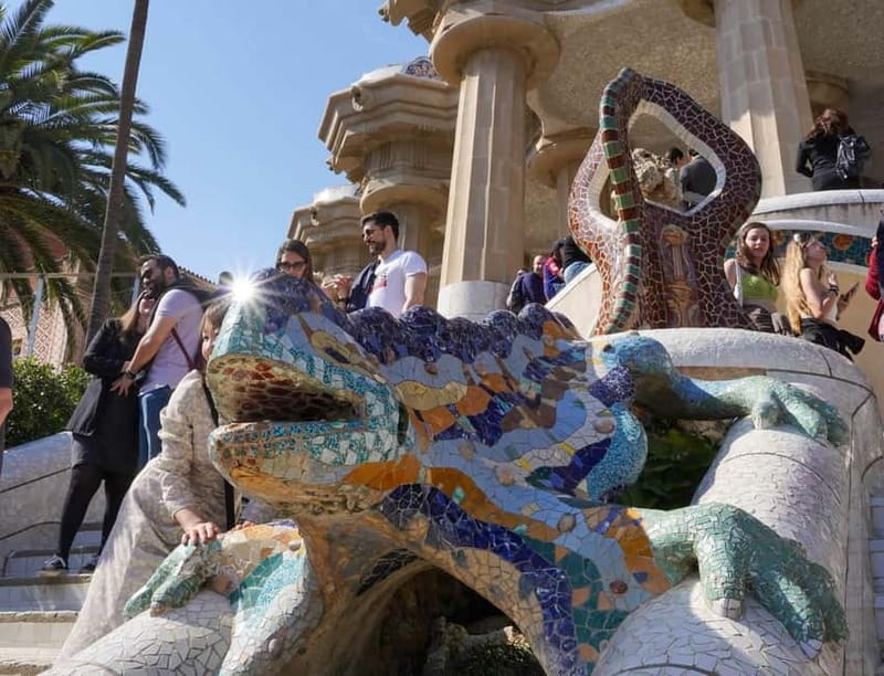 Barcelona: Park Güell Guided Tour with Skip-the-line Entry - Entering the World of Gaudí: What the Tour Covers