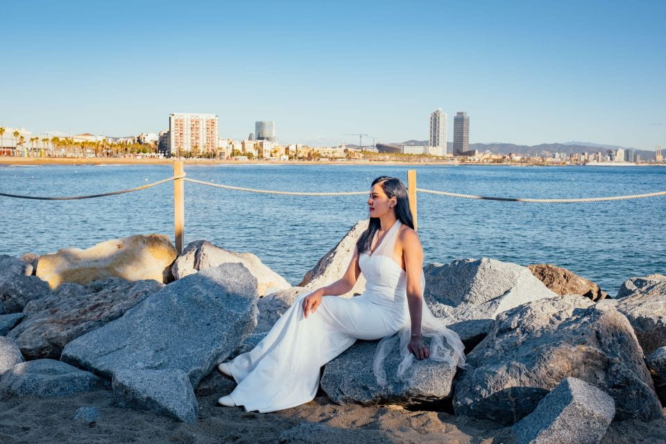 Barcelona Photo Experience: Famous Landmarks or the Beach! - Photos Included in the Experience