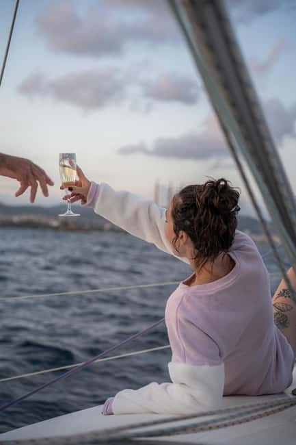 Barcelona: Private Boat Tour for 2, Swim, Snack and Drinks - An In-Depth Look at the Experience