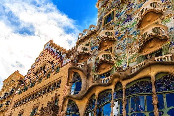 Barcelona Private City Tour (Top Attractions + Pick-up) - The Sum Up