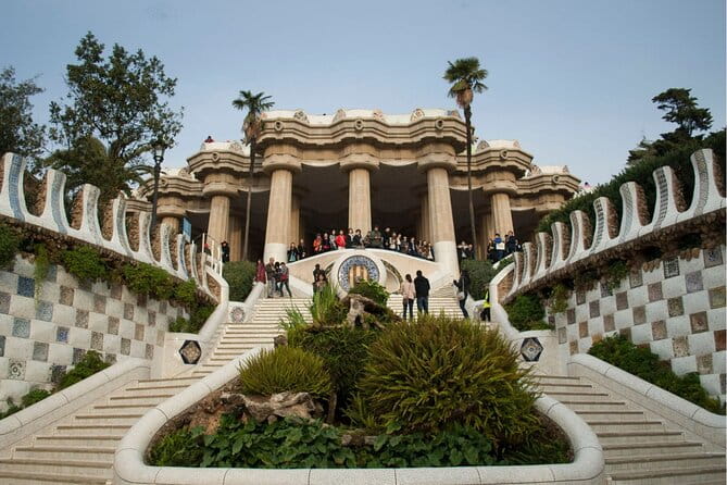 Barcelona: Reserved Group Entrance to Park Güell with Audio Guide - Who Should Consider This Tour?