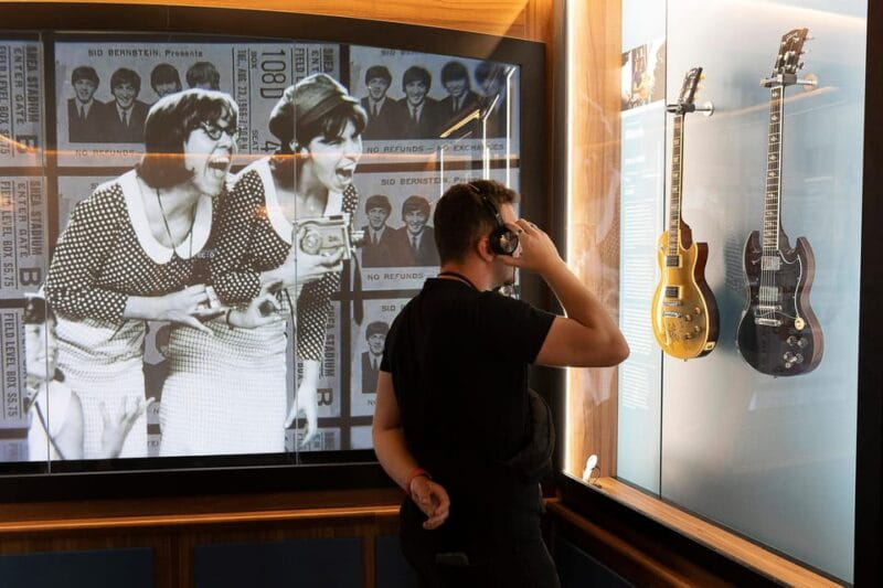 Barcelona: Rock Museum- Guitar Legends Hall - Discovering Rock Icons in Barcelona’s Guitar Legends Hall