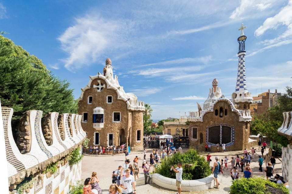 Barcelona: Sagrada Família and Park Güell Combo Guided Tour - Meeting Point and Dress Code