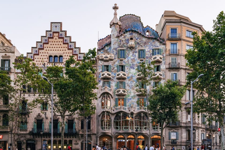 Barcelona: Sagrada Familia & City Sights Bike or E-Bike Tour - What to Bring