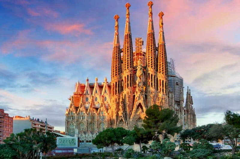 Barcelona: Sagrada Familia Guided Tour (With Entry Ticket) - Key points / Takeaways