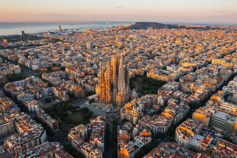 Barcelona: Sagrada Familia Guided Tour (With Entry Ticket) - The Ongoing Construction and Its Significance