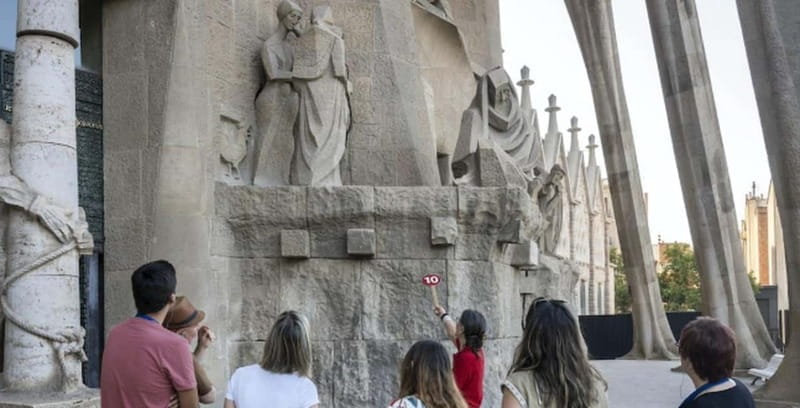 Barcelona: Sagrada Familia Guided Tour (With Entry Ticket) - Practical Details and Tips