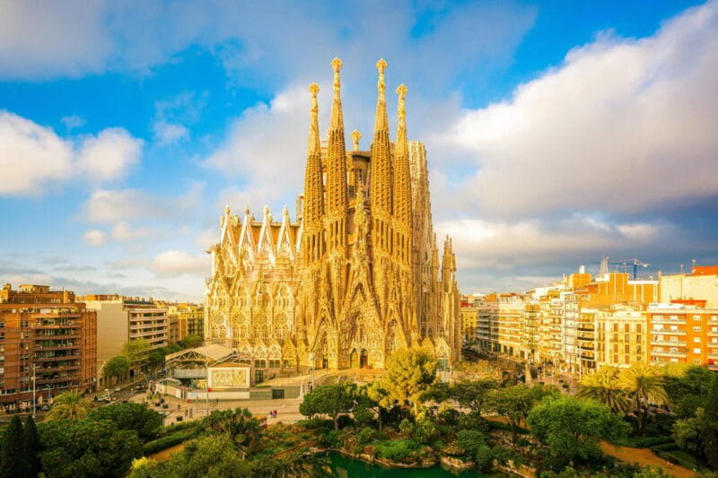 Barcelona: Sagrada Familia Priority Access Guided Tour - Entering The Iconic Basilica