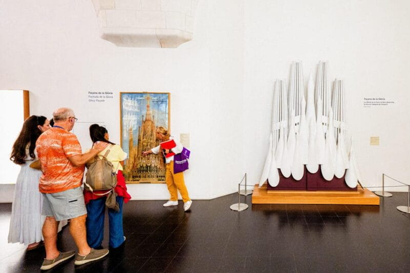 Barcelona: Sagrada Familia Priority Access Guided Tour - The Museum Experience
