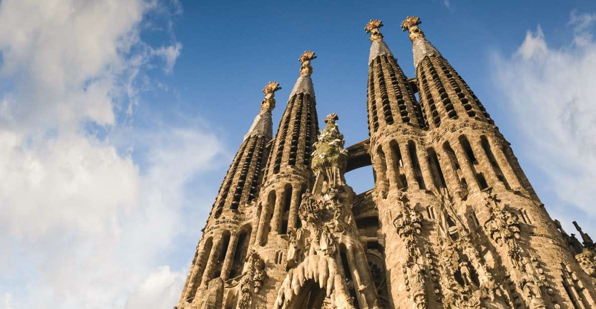 Barcelona: Sagrada Familia Priority Access Insider Tour - Key Points