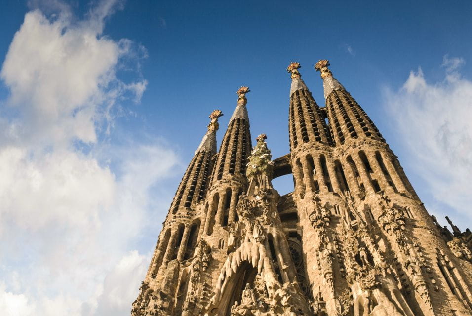 Barcelona: Sagrada Familia Priority Access Insider Tour - Experience Highlights