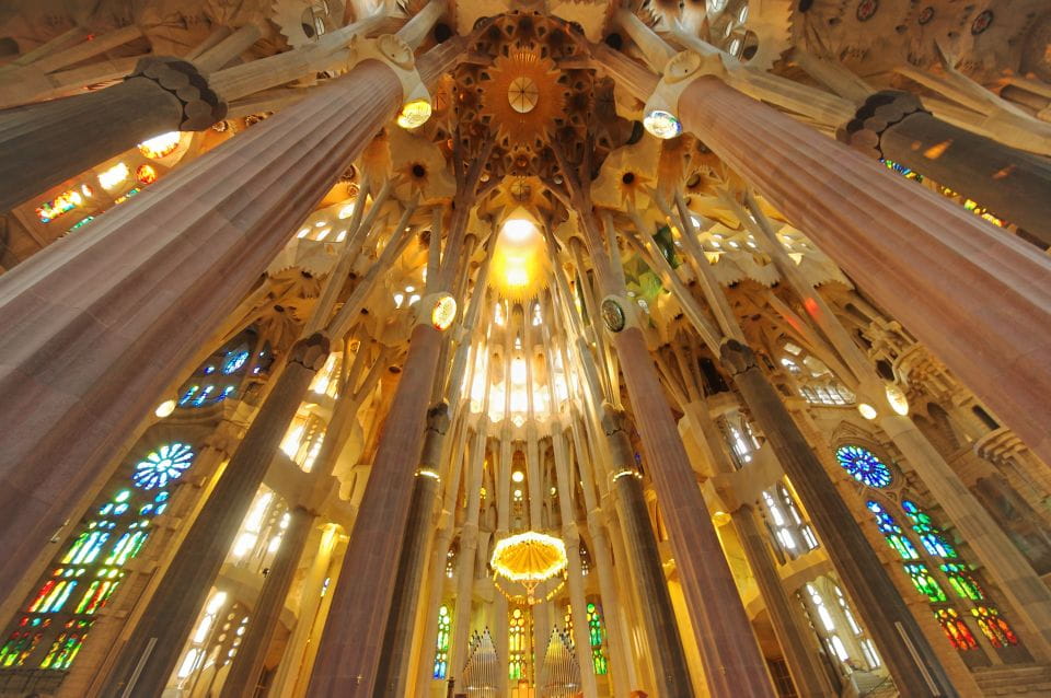 Barcelona: Sagrada Familia Priority Access Insider Tour - Itinerary Details