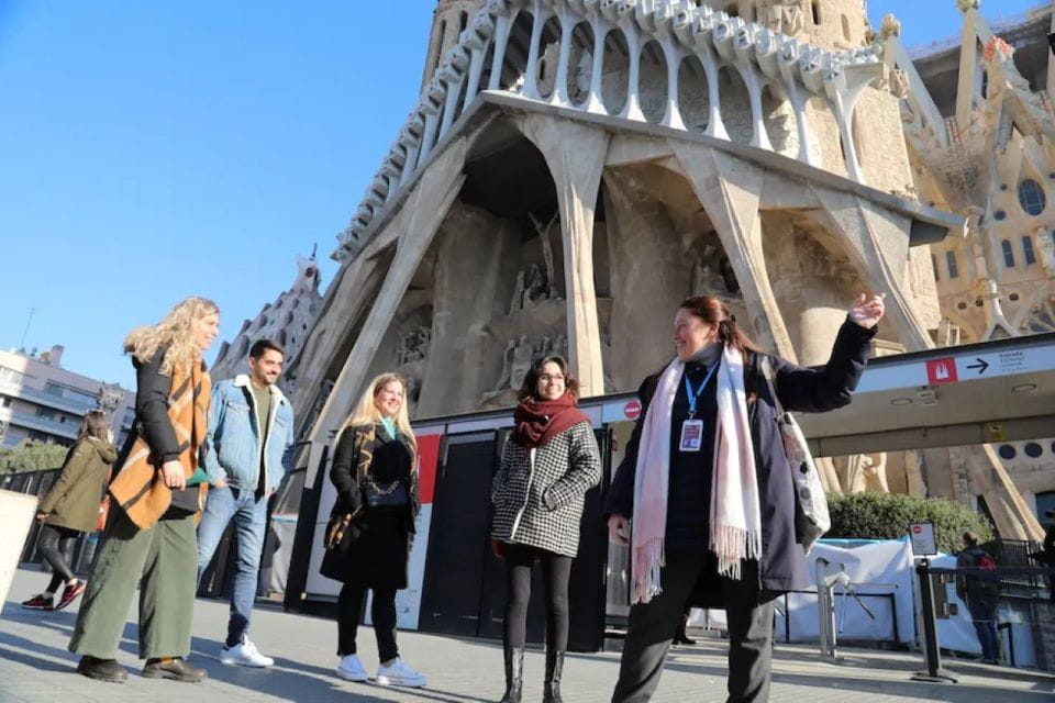 Barcelona: Sagrada Familia Priority Access Insider Tour - Important Information