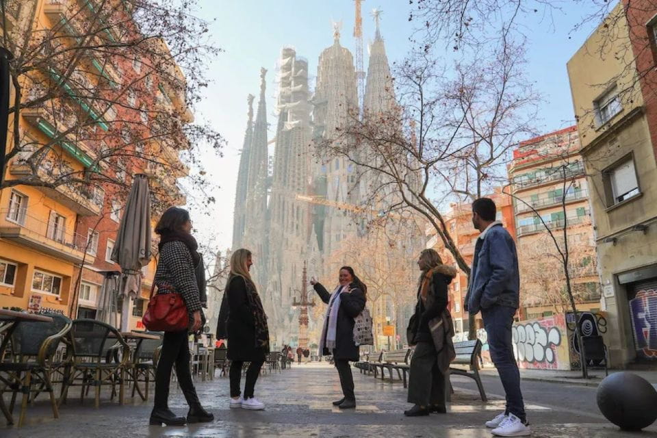 Barcelona: Sagrada Familia Priority Access Insider Tour - Things To Know