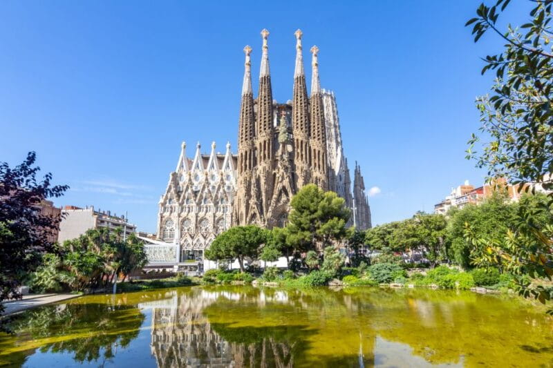 Barcelona: Sagrada Familia Skip The Line Insider Guided Tour - The Logistics: Starting, Timing, and Group Dynamics