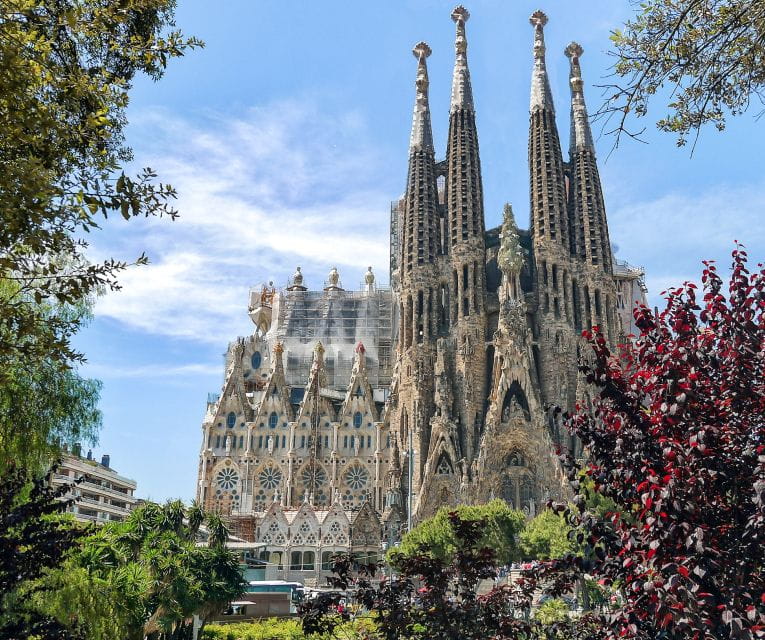 Barcelona: Sagrada Família Skip the Line Tour & Entry Ticket - Experience and Itinerary
