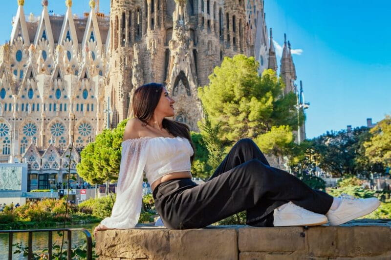 Barcelona: Sagrada Familia Skip-the-Line Tour & Photoshoot - Inside the Basilica: Marvels Worth Noting