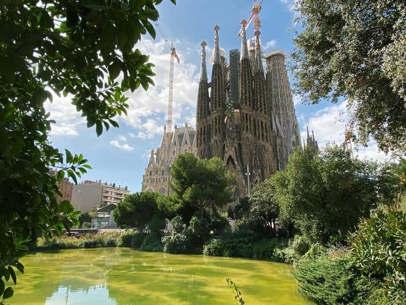 Barcelona: Sagrada Familia Skip-the-line Tour with Guide - Who This Tour Suits Best