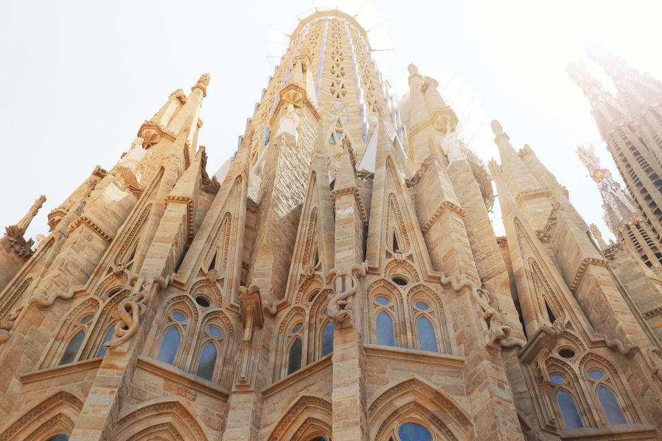 Barcelona: Sagrada Familia Small Group Guided Tour - Tour Experience and Highlights