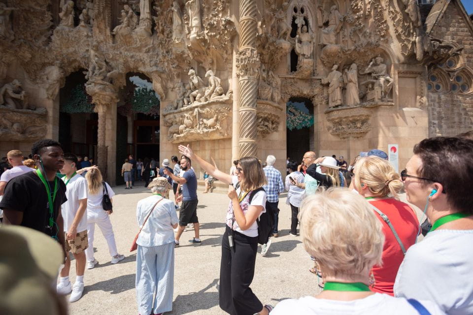 Barcelona: Sagrada Familia Small Group Guided Tour - Personalized Small Group Experience